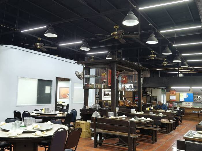 乾一杯啤酒海鮮燒烤料理圖片