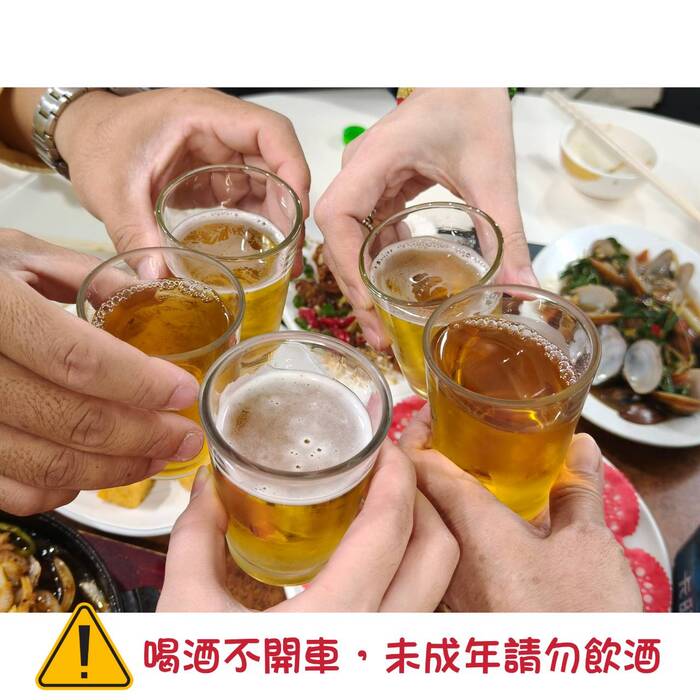 乾一杯啤酒海鮮燒烤料理圖片